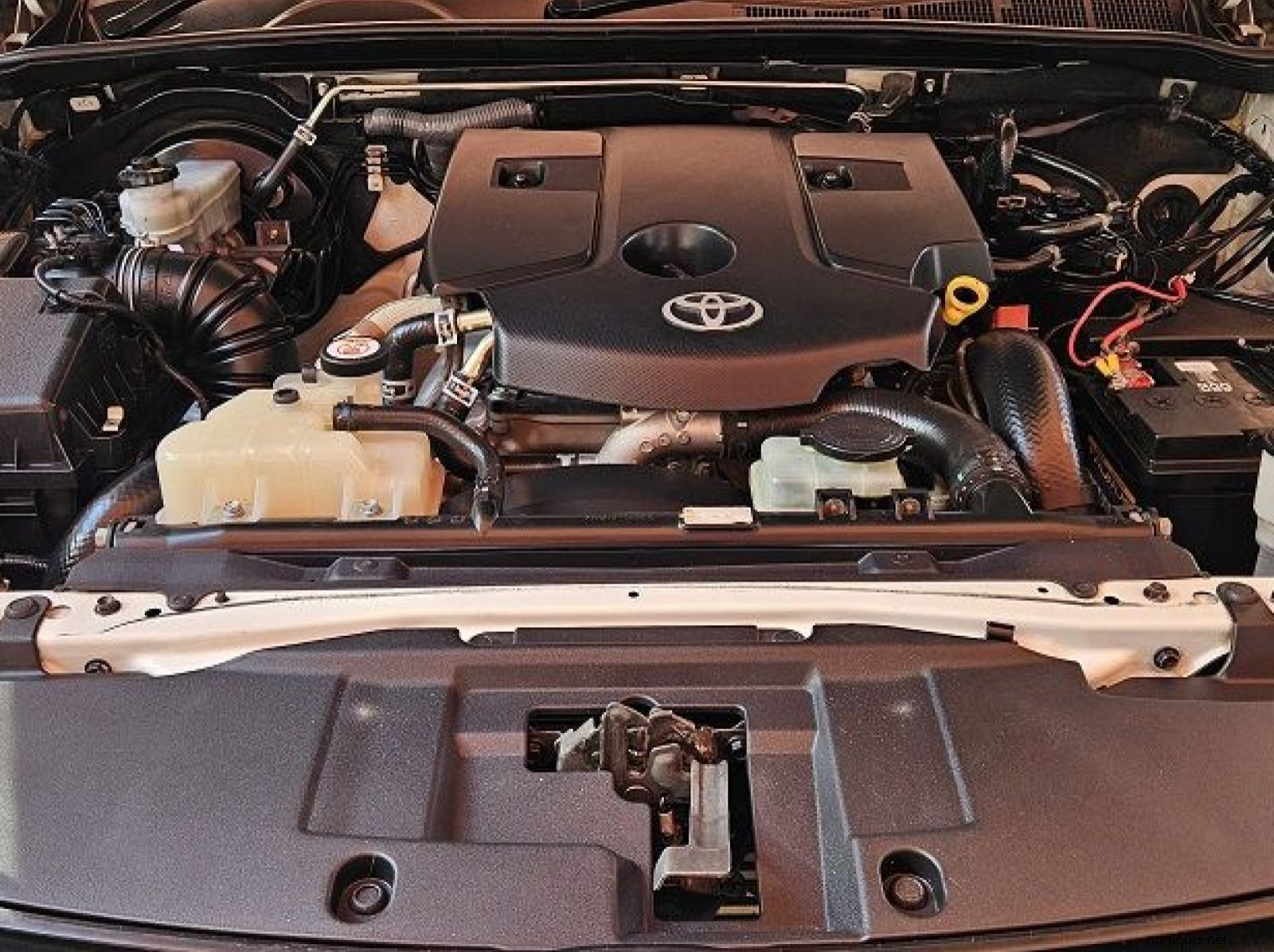 2018 Toyota Hilux Raider GD-6 pictures