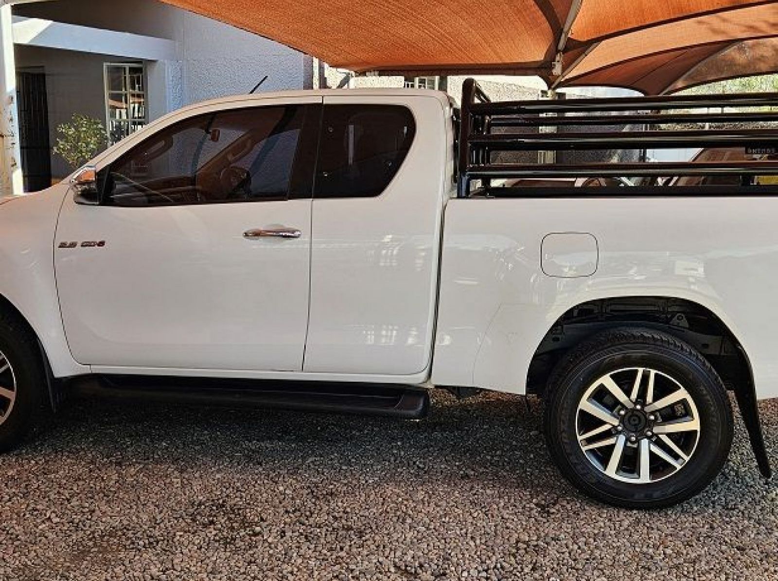 2018 Toyota Hilux Raider GD-6 pictures