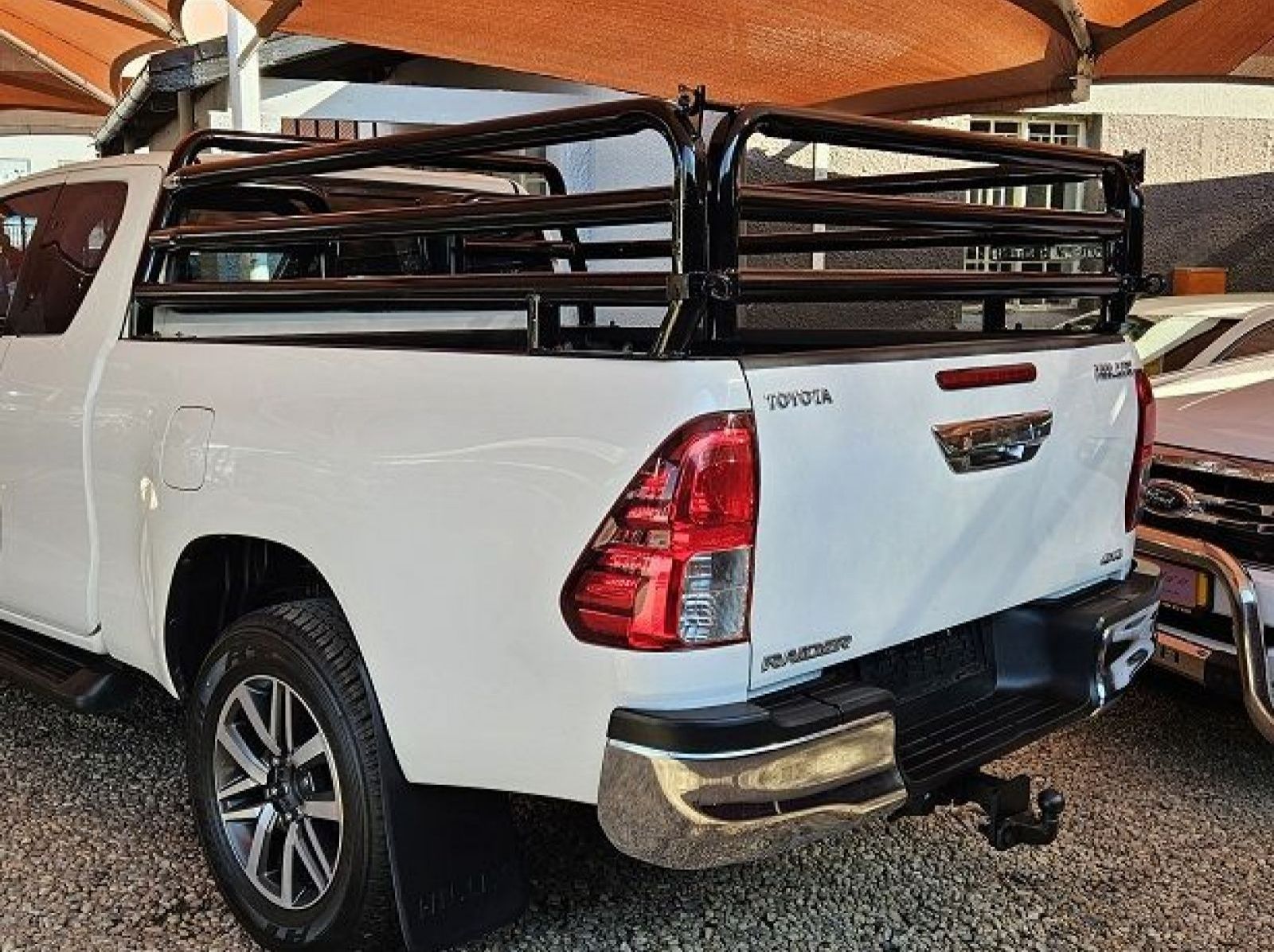 2018 Toyota Hilux Raider GD-6 pictures