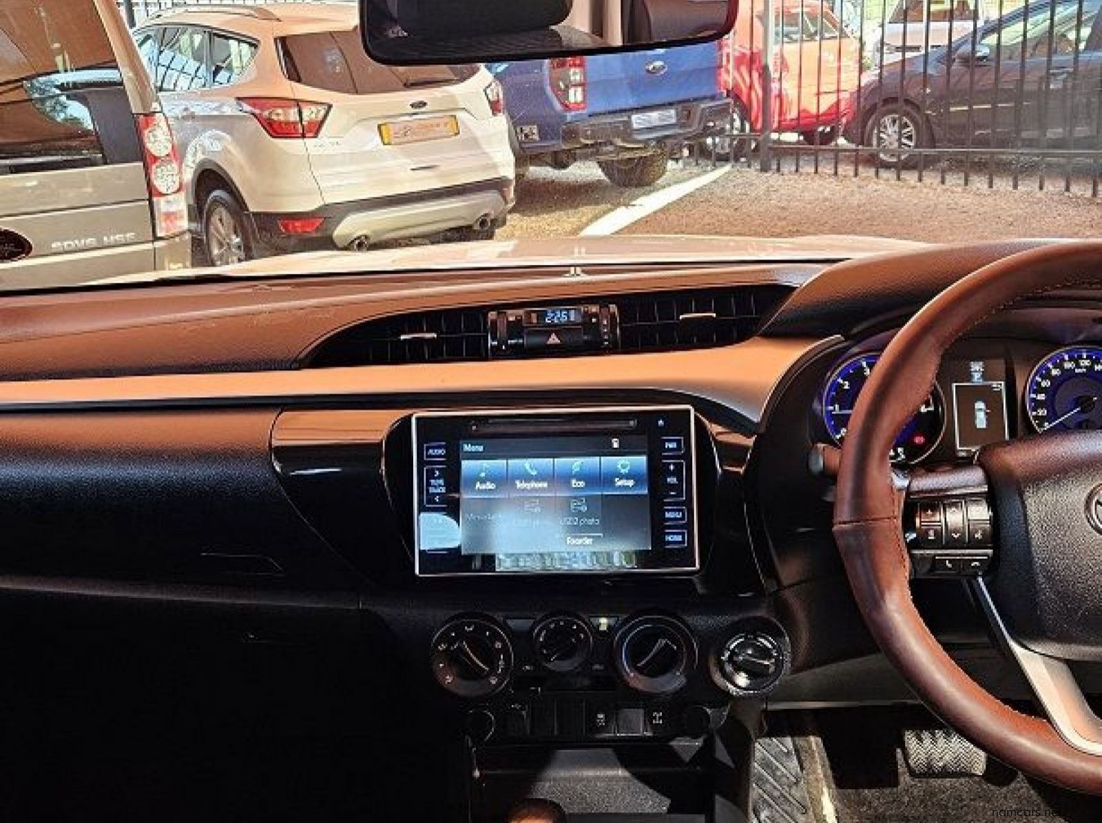 2018 Toyota Hilux Raider GD-6 pictures