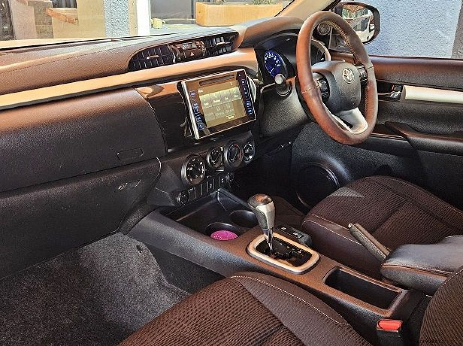 2018 Toyota Hilux Raider GD-6 pictures