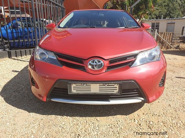 2014 Toyota Auris 1.6 Xi pictures