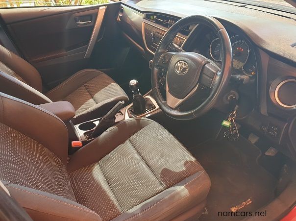 2014 Toyota Auris 1.6 Xi pictures