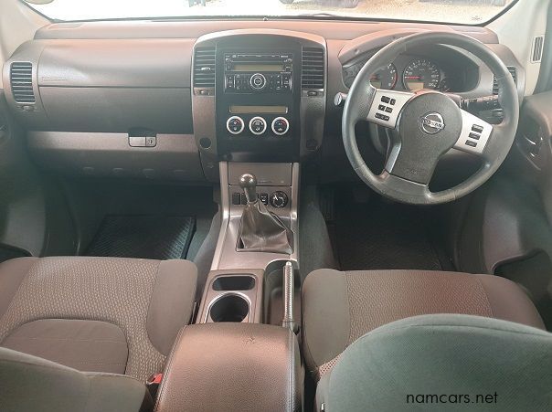 2012 Nissan Navara 2.5 DCI D/C 4x4 pictures