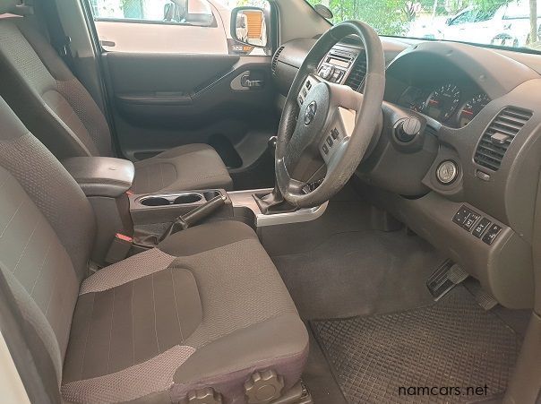 2012 Nissan Navara 2.5 DCI D/C 4x4 pictures
