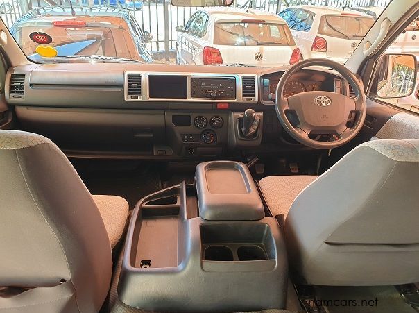 2015 Toyota Quantum GL 10 Seater pictures