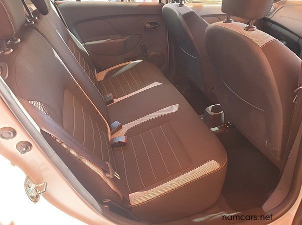 2017 Renault Sandero 900T Stepway pictures