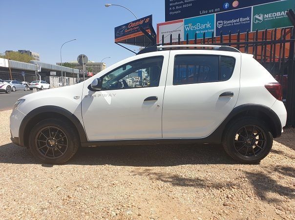 2017 Renault Sandero 900T Stepway pictures