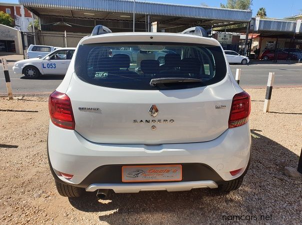 2017 Renault Sandero 900T Stepway pictures