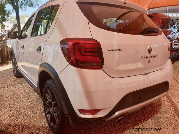 2017 Renault Sandero 900T Stepway pictures