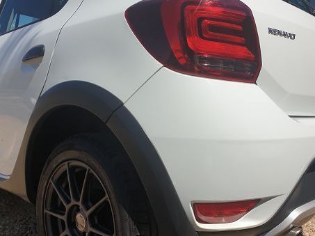 2017 Renault Sandero 900T Stepway pictures