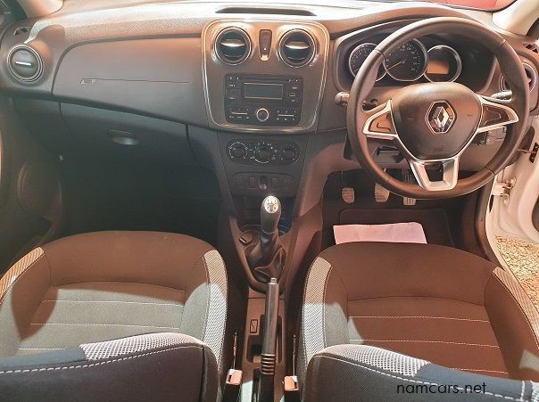 2017 Renault Sandero 900T Stepway pictures