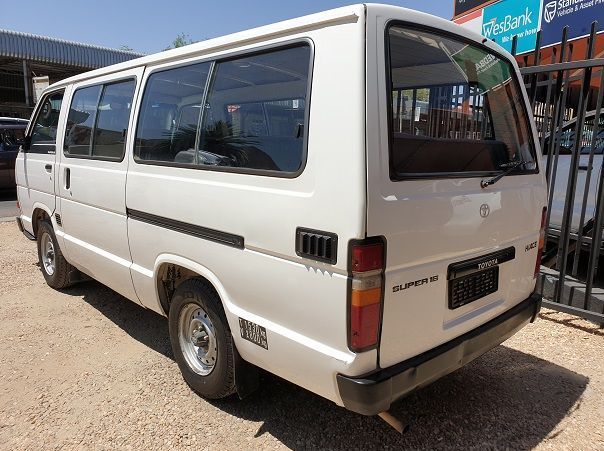 2002 Toyota HiAce pictures