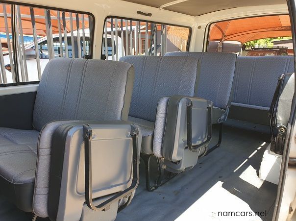 2002 Toyota HiAce pictures