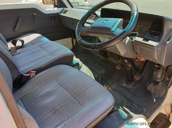 2002 Toyota HiAce pictures