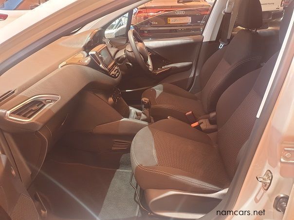 2018 Peugeot 208 Active Puretech pictures