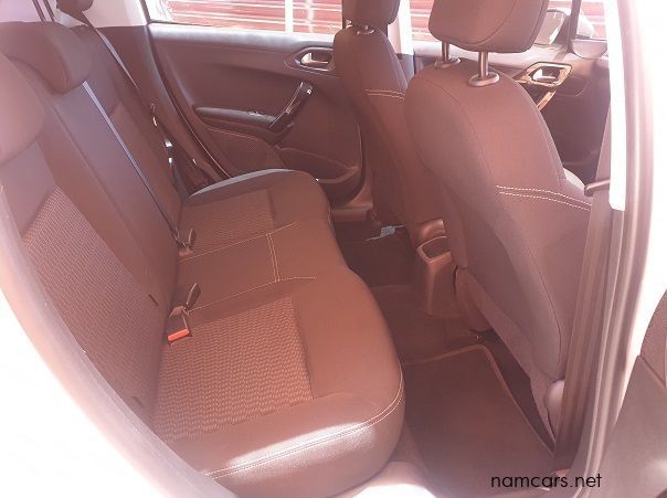 2018 Peugeot 208 Active Puretech pictures
