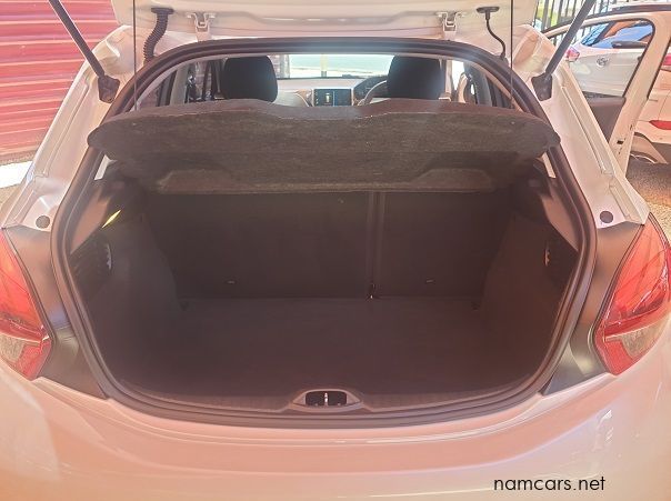 2018 Peugeot 208 Active Puretech pictures