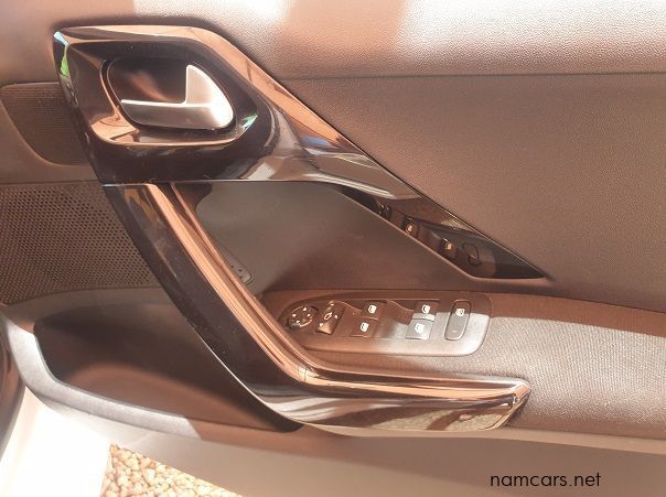 2018 Peugeot 208 Active Puretech pictures