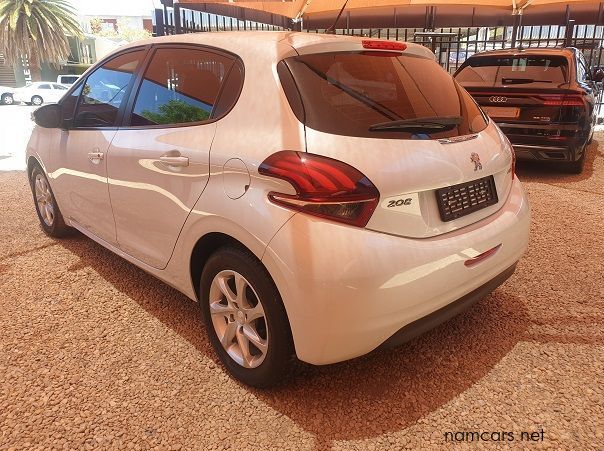 2018 Peugeot 208 Active Puretech pictures