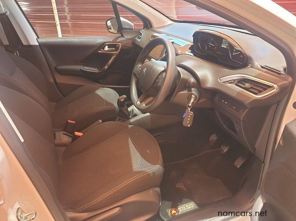 2018 Peugeot 208 Active Puretech pictures