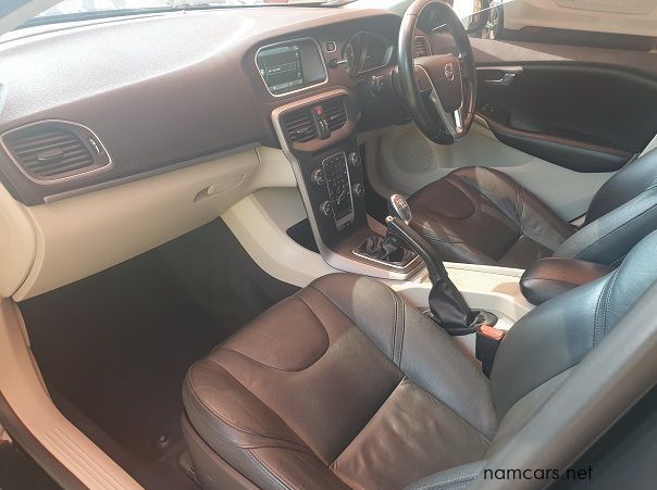 2014 Volvo V40 D2 pictures