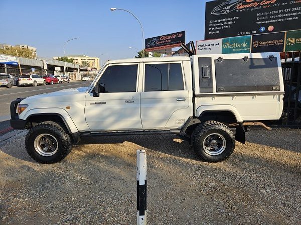 2018 Toyota Landcruiser 4.0 V6 D/C 4x4 pictures