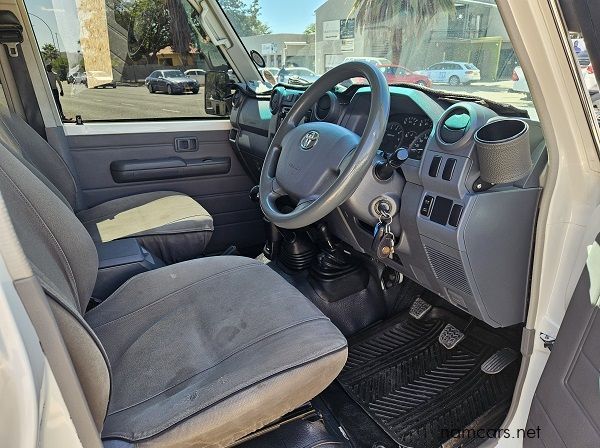 2018 Toyota Landcruiser 4.0 V6 D/C 4x4 pictures