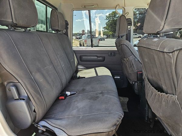 2018 Toyota Landcruiser 4.0 V6 D/C 4x4 pictures