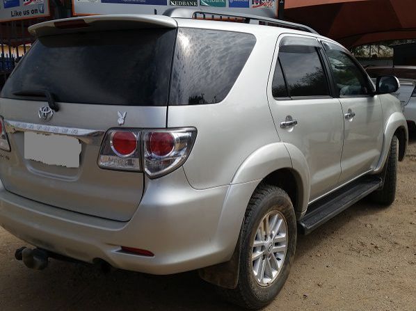 2012 Toyota Fortuner pictures