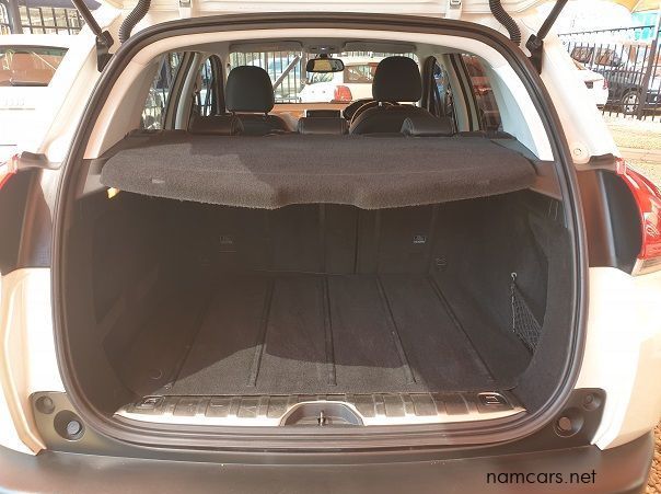 2017 Peugeot 2008 Allure pictures