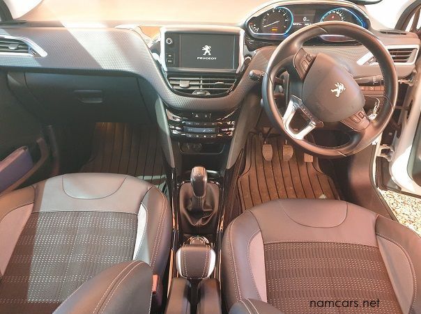 2017 Peugeot 2008 Allure pictures