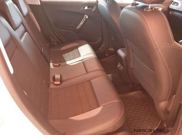 2017 Peugeot 2008 Allure pictures