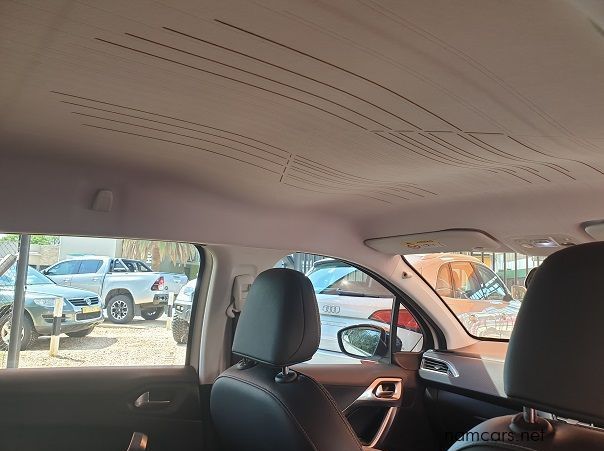 2017 Peugeot 2008 Allure pictures