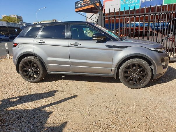 2013 Land Rover Range Rover Evoque SI4 Dynamic pictures