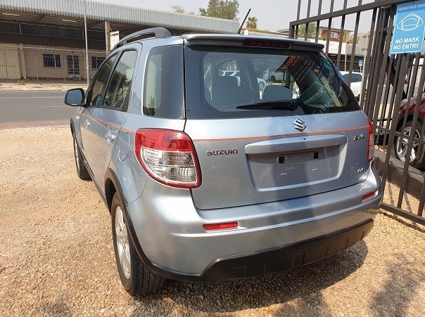 2010 Suzuki SX 4 GL AWD pictures