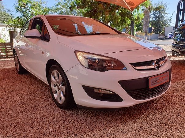 2015 Opel Astra 1.6i Essentia pictures