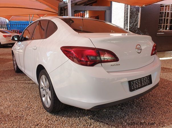 2015 Opel Astra 1.6i Essentia pictures
