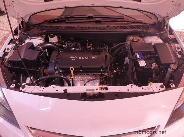 2015 Opel Astra 1.6i Essentia pictures