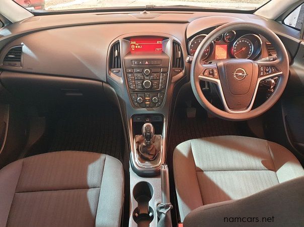 2015 Opel Astra 1.6i Essentia pictures
