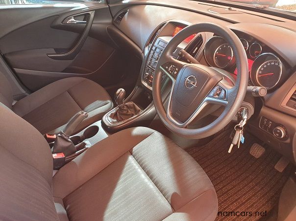 2015 Opel Astra 1.6i Essentia pictures