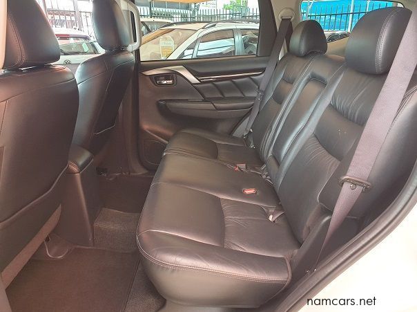 2017 Mitsubishi Pajero Sport 7 Seater pictures