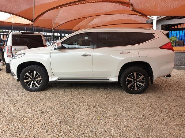 2017 Mitsubishi Pajero Sport 7 Seater pictures