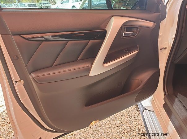 2017 Mitsubishi Pajero Sport 7 Seater pictures