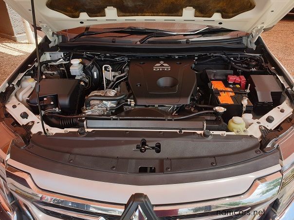 2017 Mitsubishi Pajero Sport 7 Seater pictures