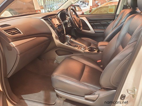 2017 Mitsubishi Pajero Sport 7 Seater pictures