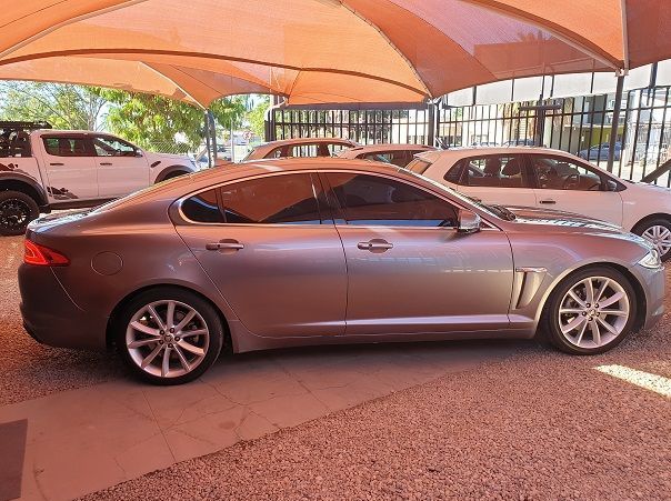 2013 Jaguar XF 2.2 Prem Lux pictures