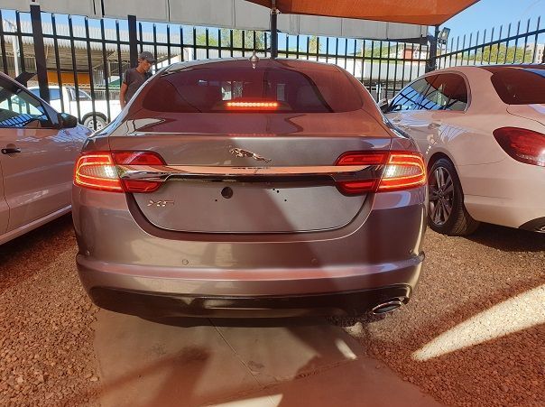 2013 Jaguar XF 2.2 Prem Lux pictures