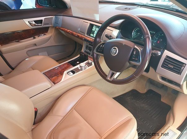 2013 Jaguar XF 2.2 Prem Lux pictures