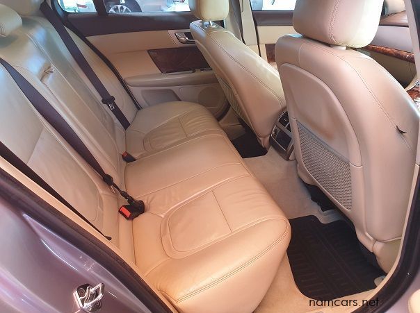 2013 Jaguar XF 2.2 Prem Lux pictures